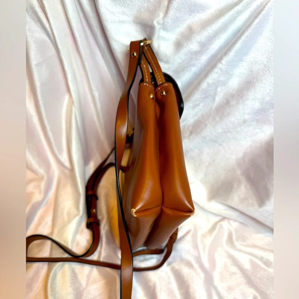 Tory Burch Crossbody Miller Bag Aged Camello Leather Logo Flap Discontinued Rare - Picture 3 of 13